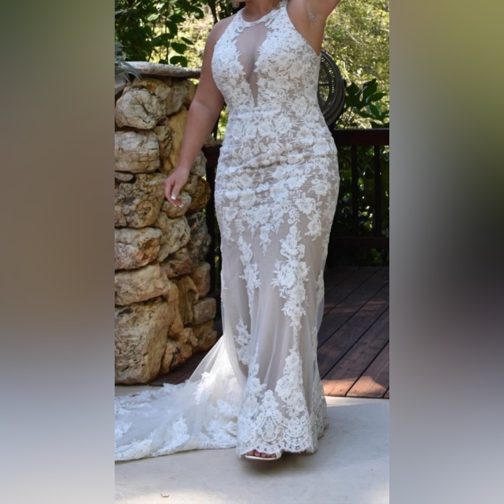 David’s Bridal Galina Signature Wedding Dress